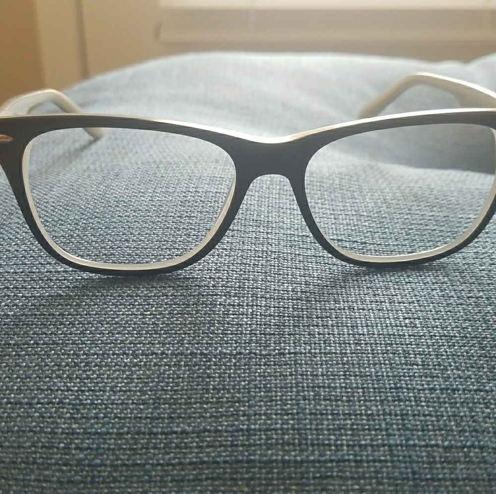 I make and sell prescription glasses